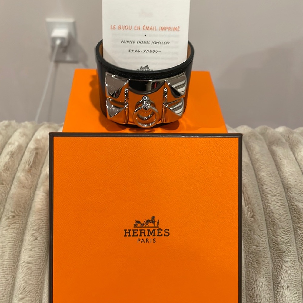 Hermes cuff in black